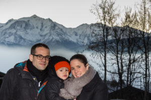 photo famille à Cordon face au Mont Blanc