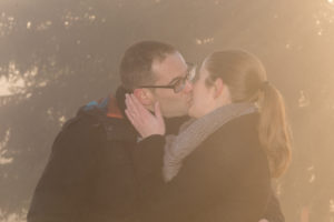 photo couple amoureux au lever du soleil à Cordon
